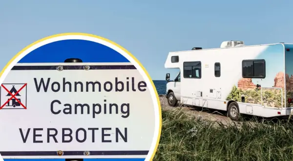 Schild: Wohnmobile Camping VERBOTEN. Ein Wohnmobil steht am Meer, aber hier ist kein Platz für strafe wildcampen.