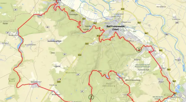 Karte zeigt eine Route für eine 3 Tage Wanderung Deutschland durch Wälder und Felder bei Bad Freienwalde (Oder).